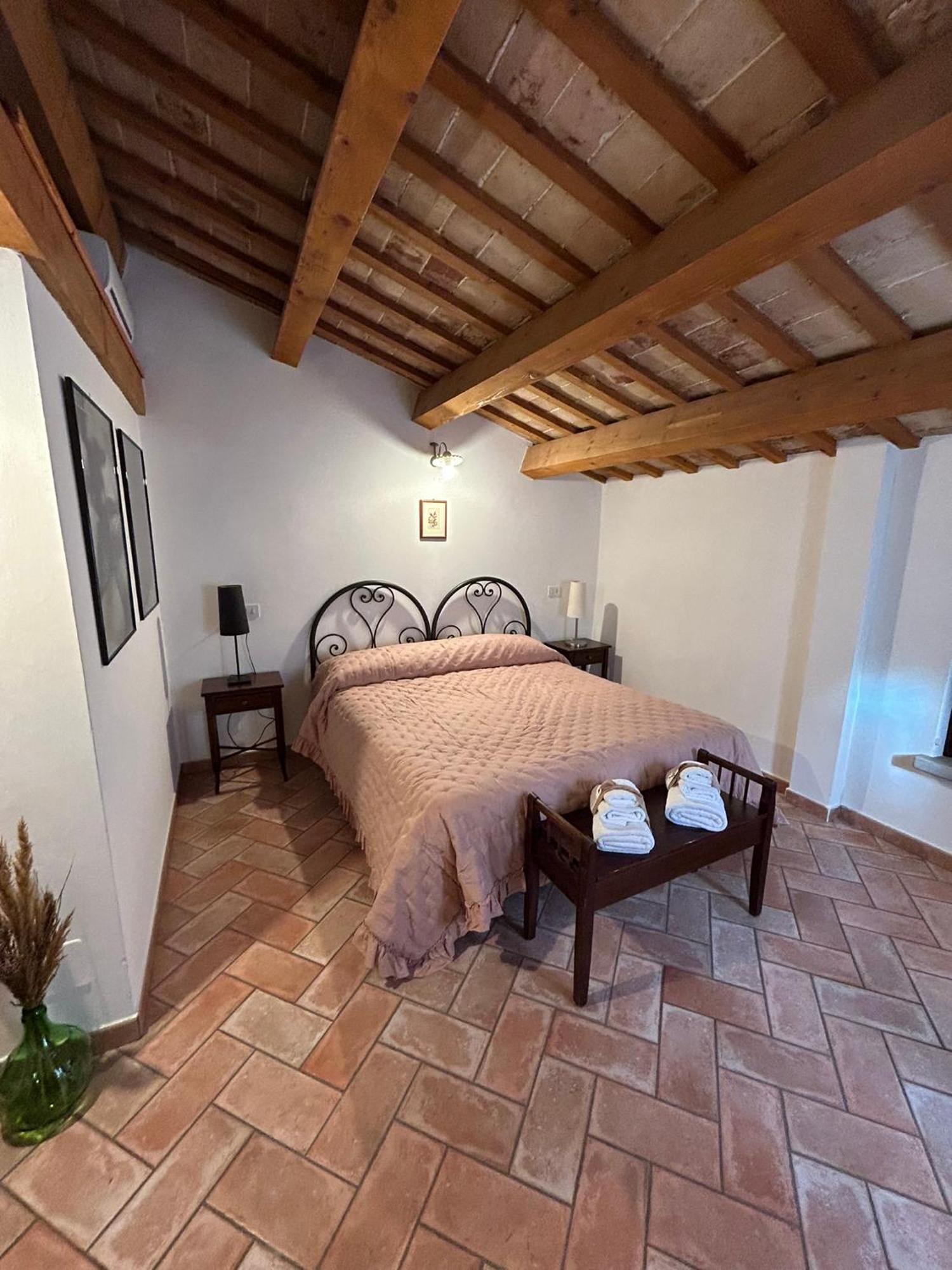 Al Castello Hotel Tavullia Ngoại thất bức ảnh